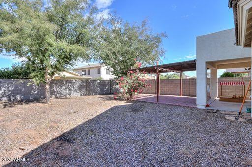 view of yard featuring a patio area