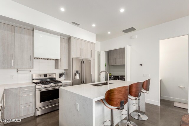 540 W Mariposa St Unit 9, Phoenix, AZ 85013 - kitchen with stainless steel appliances, a sink, modern cabinets, a center island with sink, and decorative backsplash