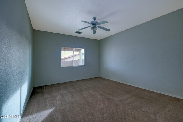 unfurnished room featuring ceiling fan and carpet floors