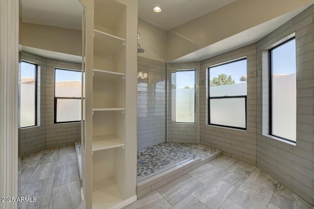 1010 N Osprey Ct, Gilbert, AZ 85234 - bathroom featuring tiled shower, recessed lighting, and plenty of natural light