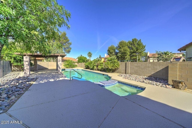 1010 N Osprey Ct, Gilbert, AZ 85234 - view of pool featuring a fenced backyard, an in ground hot tub, a patio, and a fenced in pool