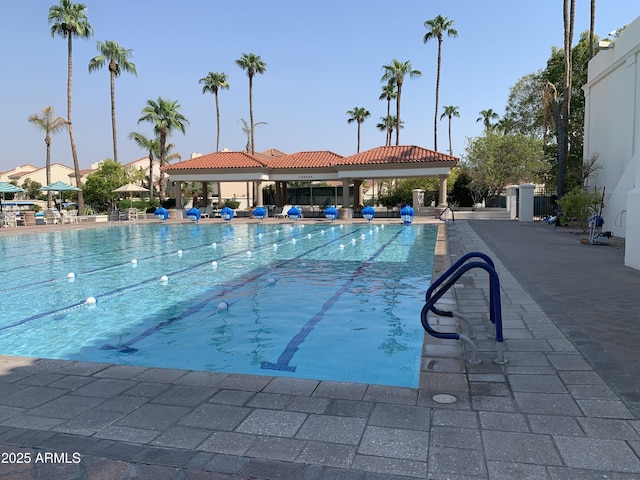 1010 N Osprey Ct, Gilbert, AZ 85234 - community pool with a patio