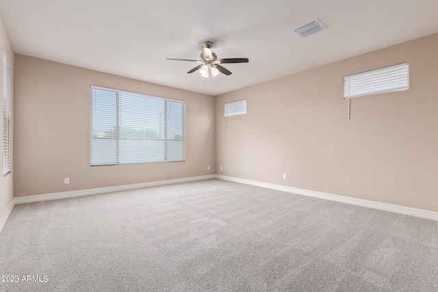 unfurnished room with carpet flooring and ceiling fan