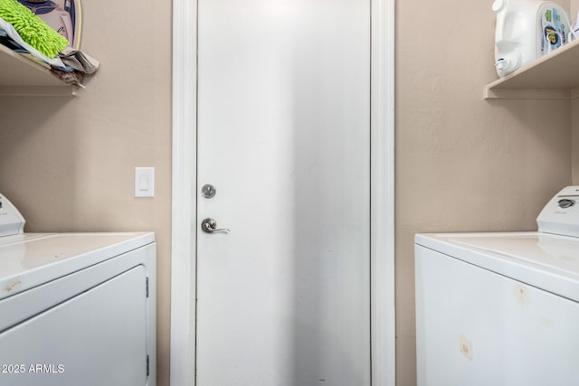 5612 S 21st Pl, Phoenix, AZ 85040 - laundry area with washer and clothes dryer