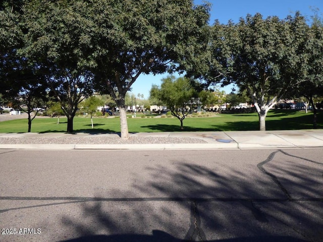 5612 S 21st Pl, Phoenix, AZ 85040 - view of community featuring a yard