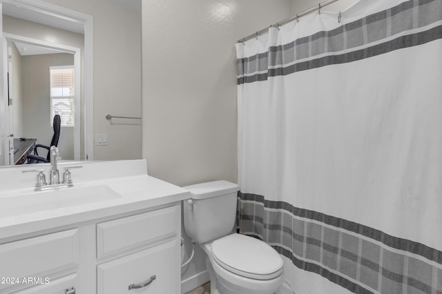 bathroom with a shower with curtain, toilet, and vanity