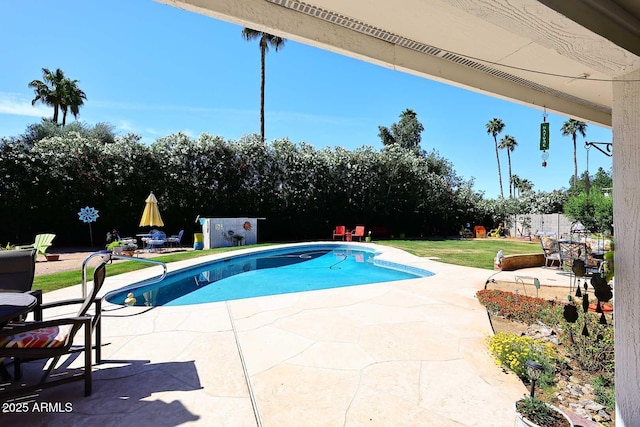 7537 W Bluefield Ave, Glendale, AZ 85308 - swimming pool featuring a patio area