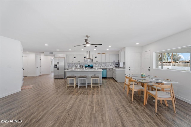 dining area featuring recessed lighting, light wood-style floors, baseboards, and ceiling fan