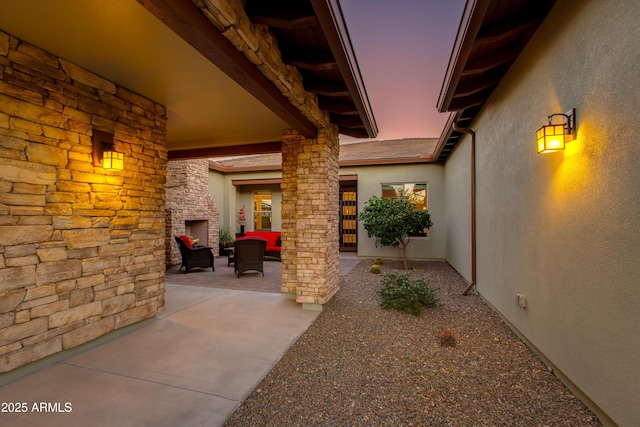 3675 Gold Ridge Rd, Wickenburg, AZ 85390 - view of patio featuring an outdoor hangout area