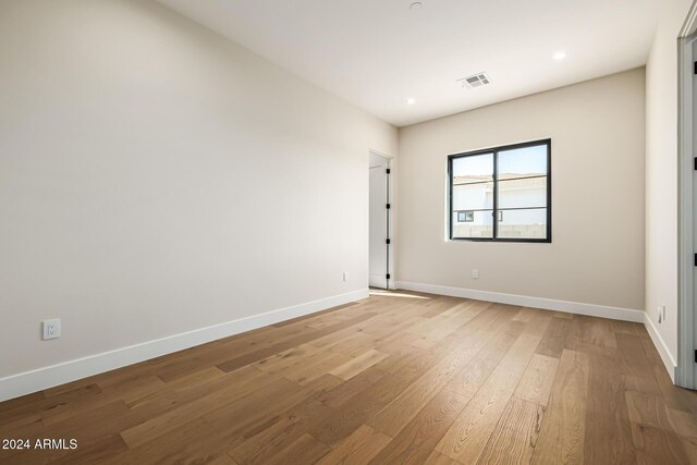 unfurnished room featuring recessed lighting, baseboards, visible vents, and light wood finished floors