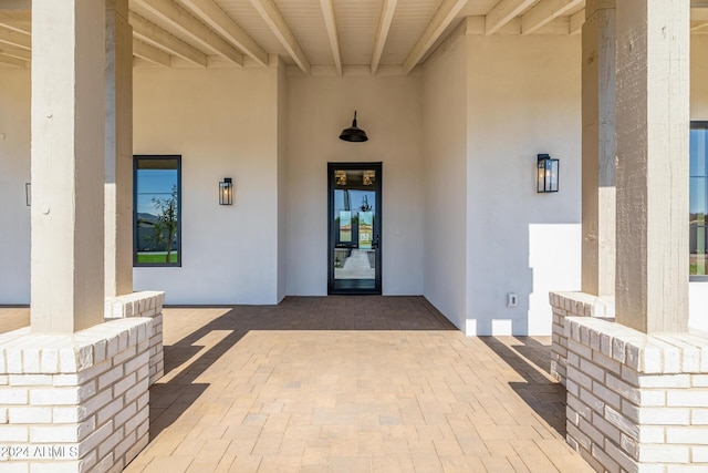 view of exterior entry featuring stucco siding