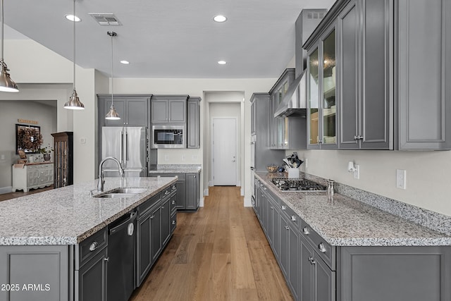 1439 E Mead Dr, Gilbert, AZ 85298 - kitchen featuring stainless steel appliances, a sink, light wood-style floors, gray cabinetry, and recessed lighting
