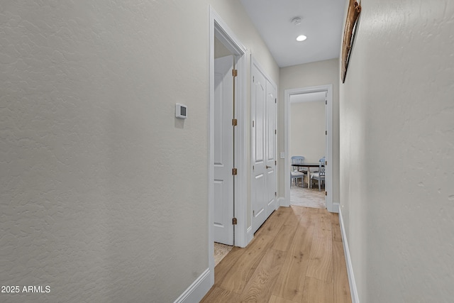 1439 E Mead Dr, Gilbert, AZ 85298 - hall featuring baseboards, light wood-style floors, a textured wall, and recessed lighting