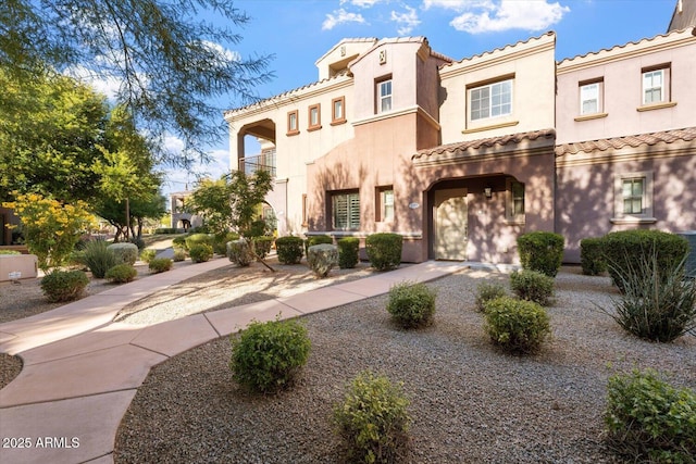 view of mediterranean / spanish-style house