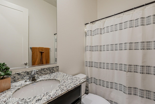 bathroom with a shower with curtain, toilet, and vanity