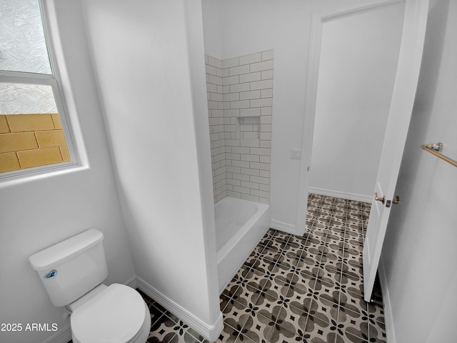 bathroom featuring baseboards and toilet