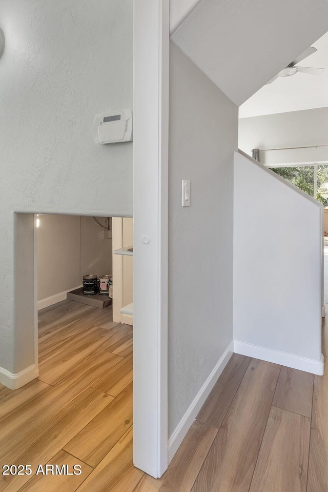 1380 Vista Montana Rd Unit 22, Sedona, AZ 86336 - hall featuring wood finished floors, baseboards, and an upstairs landing