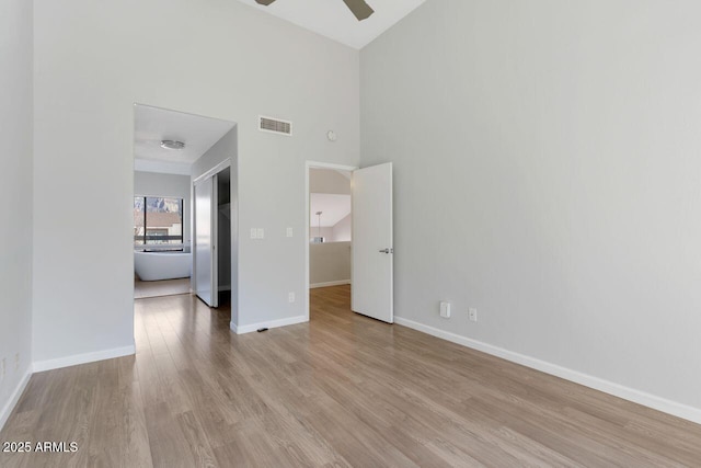 1380 Vista Montana Rd Unit 22, Sedona, AZ 86336 - unfurnished room with ceiling fan, light wood-type flooring, baseboards, and high vaulted ceiling