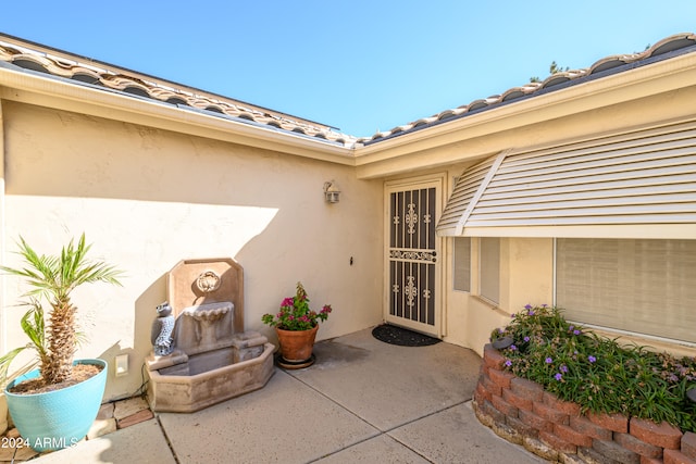 property entrance featuring a patio