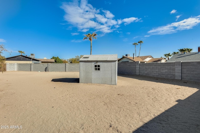 view of yard with a shed