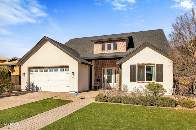 view of front of home featuring a front lawn and a garage