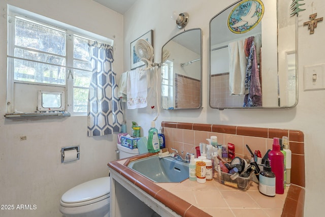 3303 E Clarendon Ave, Phoenix, AZ 85018 - full bath featuring vanity and a shower