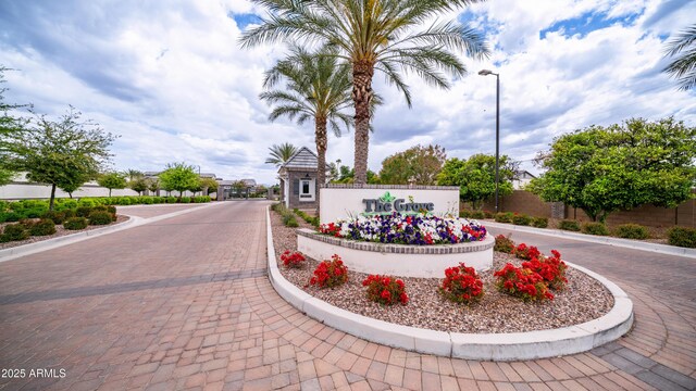 view of community / neighborhood sign