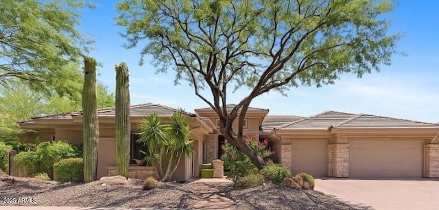 42013 N La Crosse Trl, Phoenix, AZ 85086 - prairie-style home featuring an attached garage and driveway
