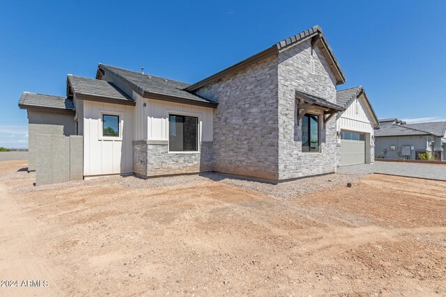 view of front of property featuring a garage