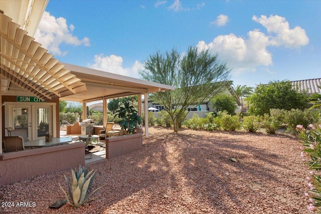 view of yard featuring a patio area