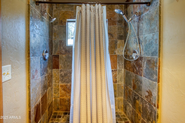 669 W Monarch Cir, Lakeside, AZ 85929 - full bathroom featuring a shower stall and a textured wall