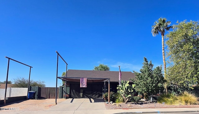 view of front facade with fence