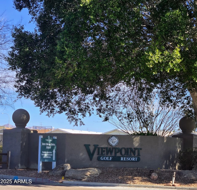 view of community / neighborhood sign