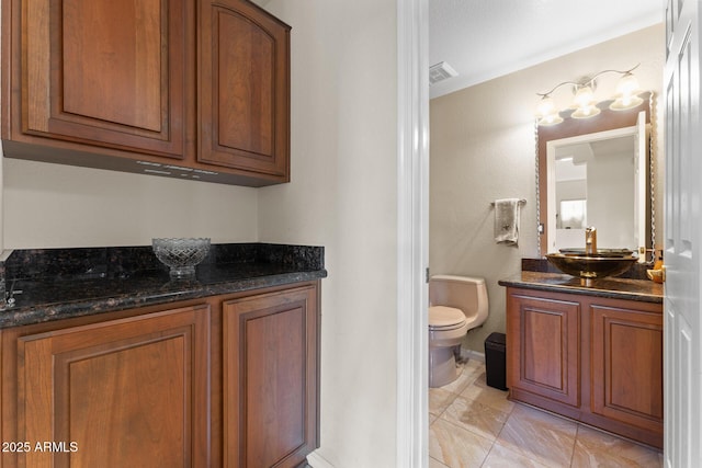 29806 N 43rd Pl, Cave Creek, AZ 85331 - bathroom featuring toilet, tile patterned floors, vanity, and visible vents