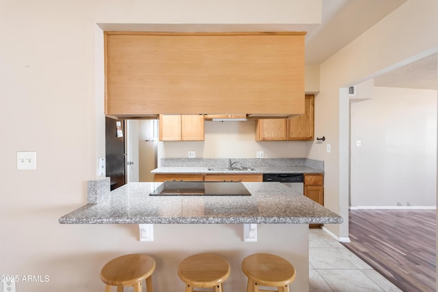 4565 Aspen Dr, Sierra Vista, AZ 85635 - kitchen with kitchen peninsula, sink, black electric cooktop, dishwasher, and a kitchen bar