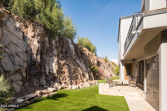 4636 E Moonlight Way, Paradise Valley, AZ 85253 - view of grassy yard featuring a patio area