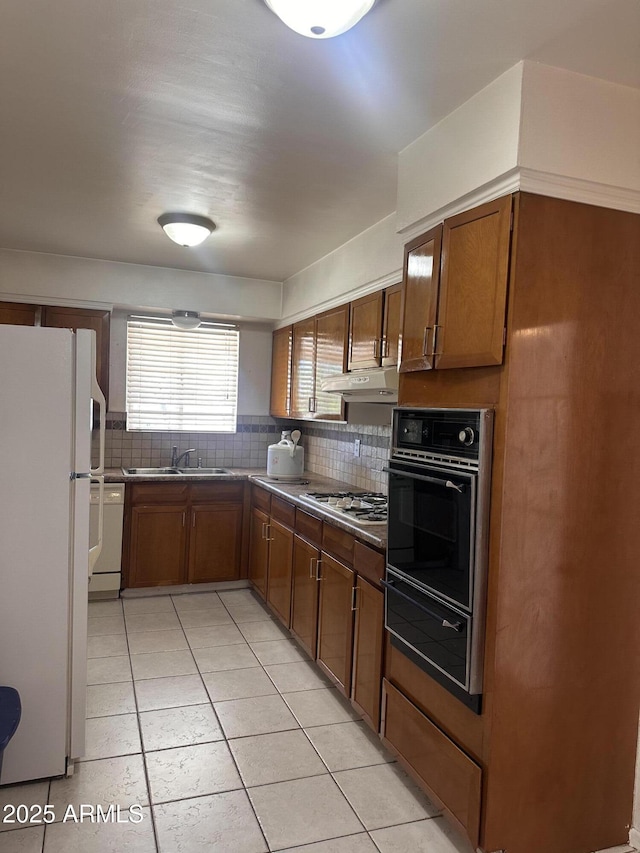 2115 W Myrtle Ave, Phoenix, AZ 85021 - kitchen featuring white appliances, a sink, a warming drawer, tasteful backsplash, and light tile patterned floors
