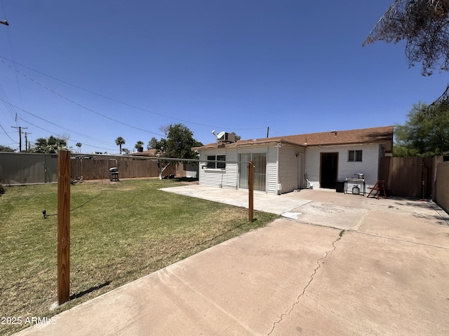 2115 W Myrtle Ave, Phoenix, AZ 85021 - view of yard featuring a patio area