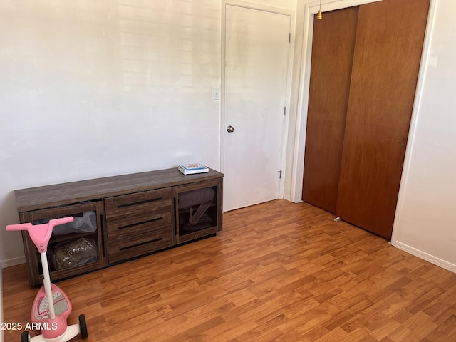 2115 W Myrtle Ave, Phoenix, AZ 85021 - hallway featuring light wood-style floors and baseboards