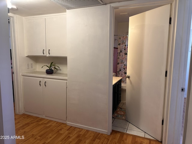 2115 W Myrtle Ave, Phoenix, AZ 85021 - bathroom with wood finished floors and a shower with curtain