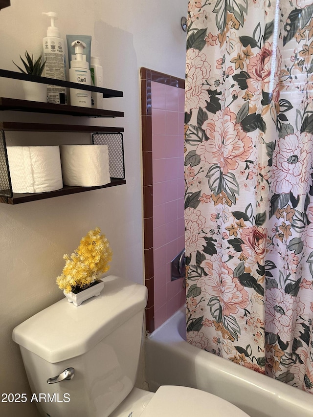2115 W Myrtle Ave, Phoenix, AZ 85021 - bathroom with toilet and shower / tub combo with curtain