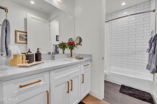 5151 N 13th Pl Unit 4, Phoenix, AZ 85014 - full bath with vanity, recessed lighting, toilet, shower / bath combination with curtain, and wood finished floors