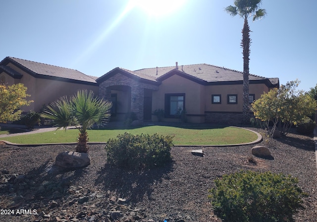 view of front of property with a front lawn