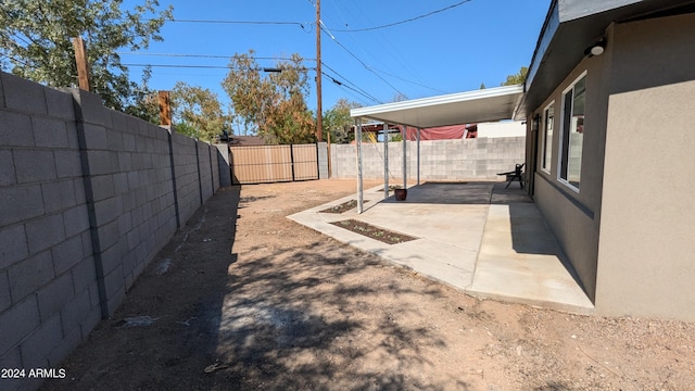 view of yard featuring a patio