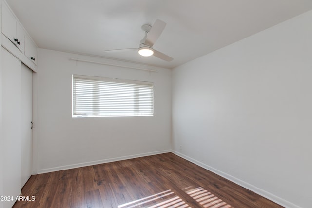 empty room with dark wood-type flooring and ceiling fan