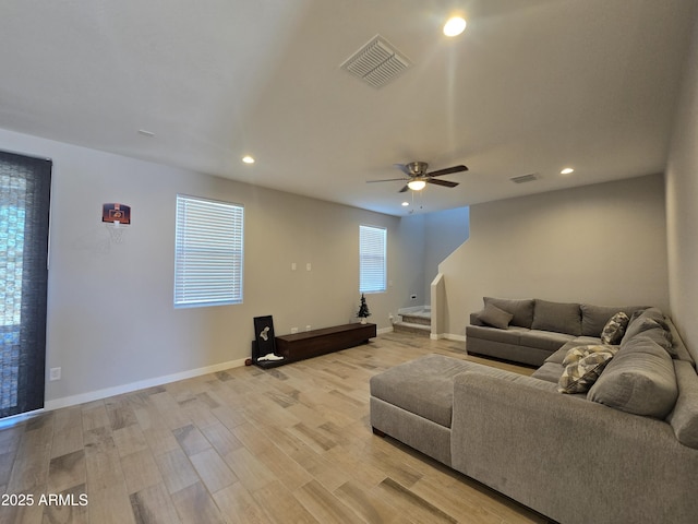 living room with baseboards, light wood finished floors, visible vents, and recessed lighting
