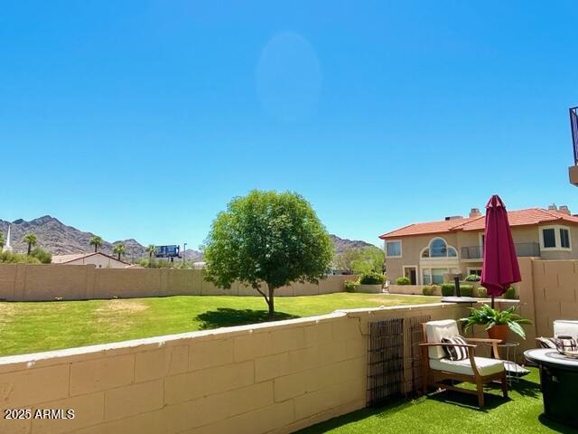 10229 N 12th Ct Unit 1, Phoenix, AZ 85020 - view of yard featuring a mountain view