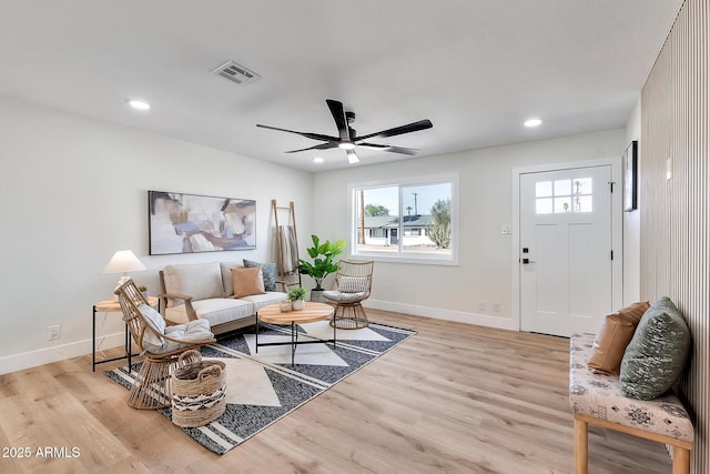 living area with light wood finished floors, baseboards, visible vents, and recessed lighting