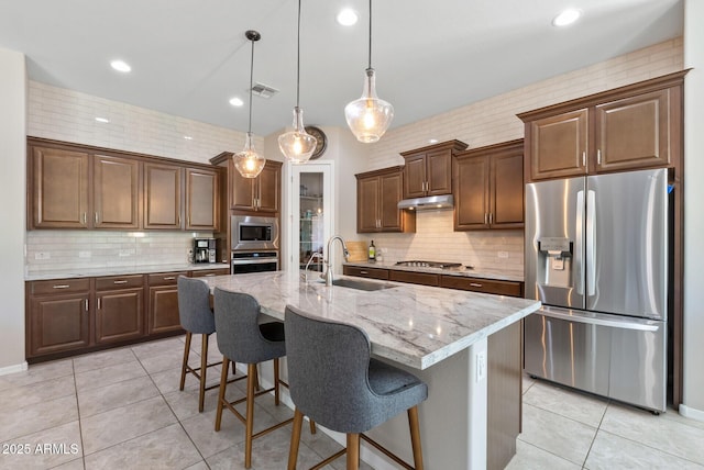 kitchen with visible vents, tasteful backsplash, a sink, appliances with stainless steel finishes, and light tile patterned floors
