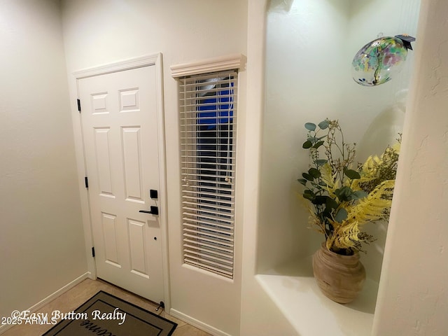 4968 E Meadow Vista Dr, Cornville, AZ 86325 - entryway with baseboards